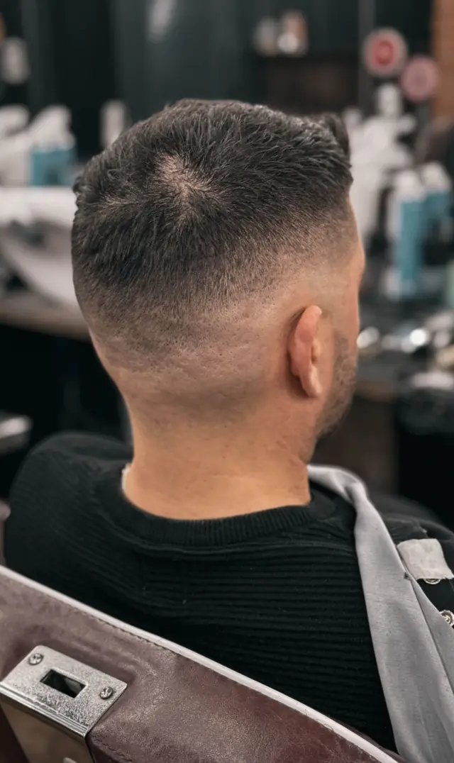 Fade meskie strzyzenie tyl - Gentlemen Barber Shop Rzeszów Św. Kingi