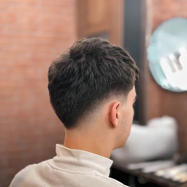 Klasyczne strzyzenie tyl - Gentlemen Barber Shop Rzeszów Św. Kingi