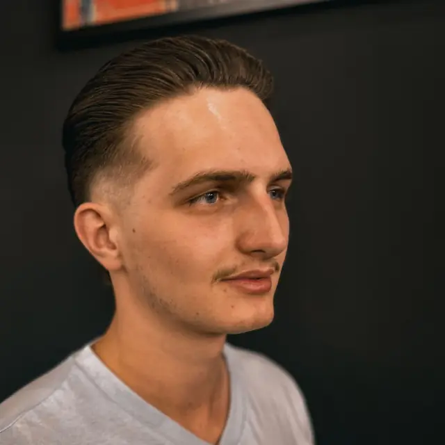 Klasyczny side part - Gentlemen Barber Shop Rzeszów Św. Kingi