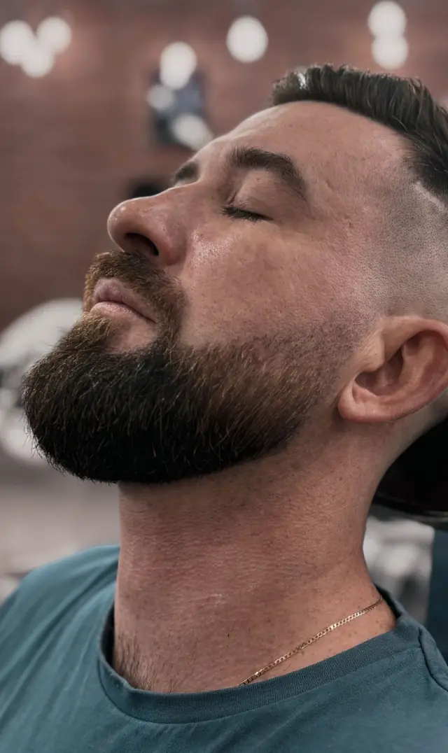 Konturowanie pelnej brody - Gentlemen Barber Shop Rzeszów Św. Kingi