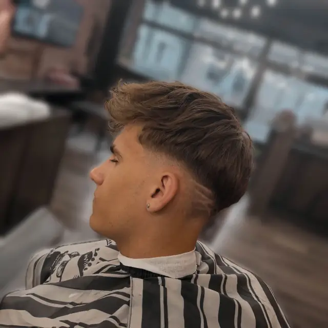 Mlodziezowe strzyzenie fade - Gentlemen Barber Shop Rzeszów Św. Kingi
