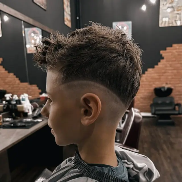 Mlodziezowy fade - Gentlemen Barber Shop Rzeszów Św. Kingi