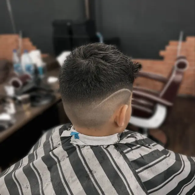 Niski fade tyl - Gentlemen Barber Shop Rzeszów Św. Kingi