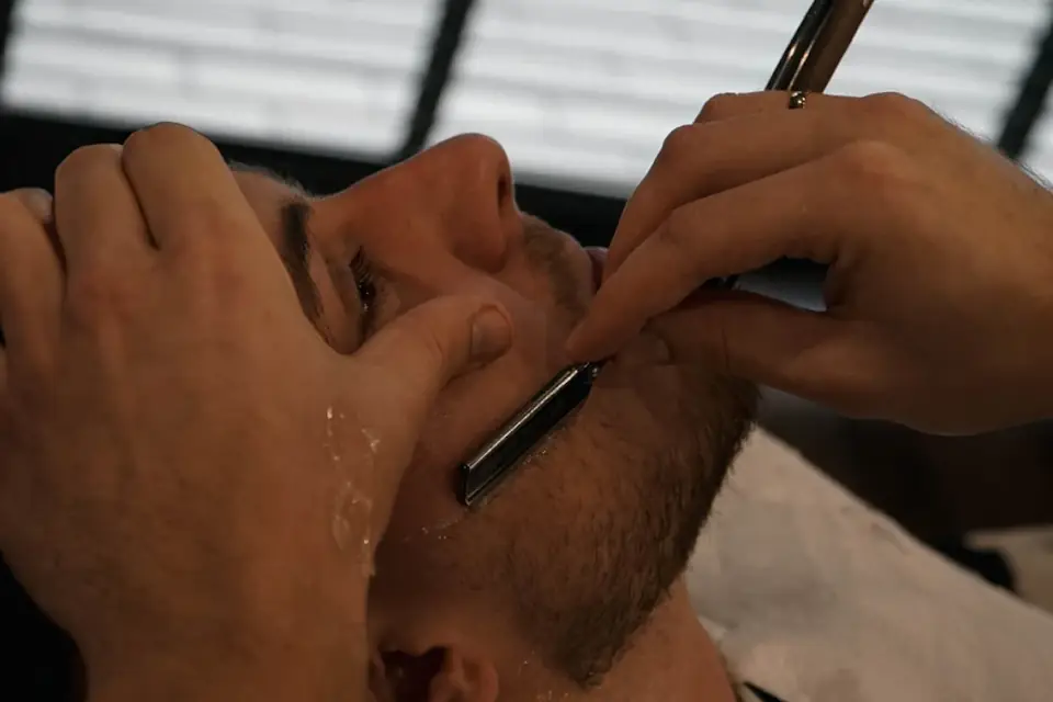 Jak pielęgnować brodę w domu między wizytami u barbera w Rzeszowie